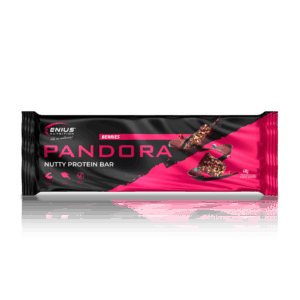 Pandora Nutty próteinstykki með berjum á hvítum bakgrunni