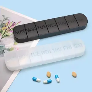 Pillubox fyrir vikuna í svörtu og hvítu með dagamerkingum og töflum